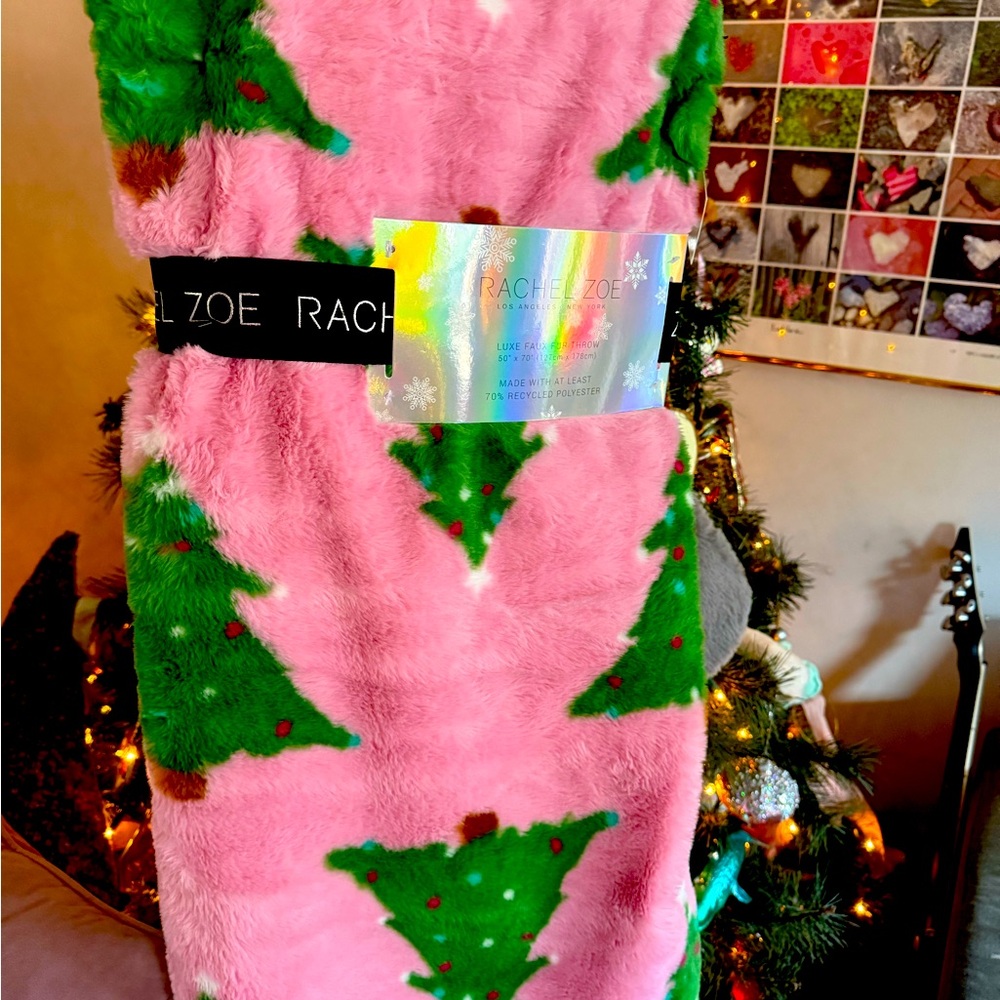 Viral Rachel Zoe super soft Christmas throw